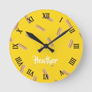 Hot dog pattern on yellow ronde klok