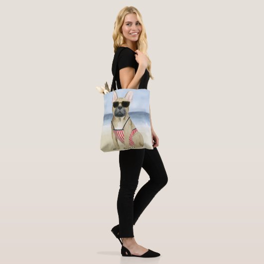 Hot Dog | Puppy in zonnebril bij het strand Tote Bag (Op model)