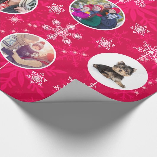 Hot-kerstroze familie foto's Snowflake design Cadeaupapier (Hoek)