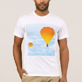 Hot-luchtballonnen in wolken die T-shirt uitrollen (Voorkant)