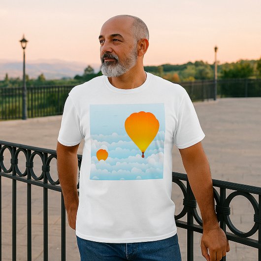 Hot-luchtballonnen in wolken die T-shirt uitrollen