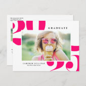 Hot Pink 2025 Bold Typography Foto Afstuderen Aankondigingskaart (Voorkant / Achterkant)