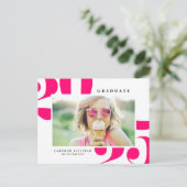 Hot Pink 2025 Bold Typography Foto Afstuderen Aankondigingskaart (Staand voorkant)