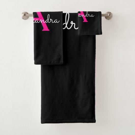 Hot Pink Black Girly Script Monogram Naam Bad Handdoek (Insitu)