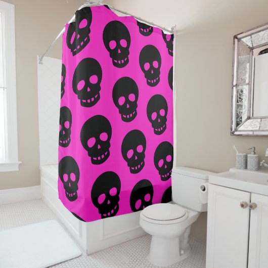 Hot Pink Black Gothic Skulls Pattern Douchegordijn (In situ)