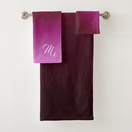 Hot Pink Burgundy Ombre Monogram Bad Handdoek (Insitu)