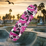 Hot Pink Chaos - Helder Roze Tropisch Persoonlijk Skateboard<br><div class="desc">Het ontwerp van "Hot Pink Chaos" is een gedurfd en energiek stuk, met een artistieke mix van roze en wit in een abstracte stijl. Het chaotische tropische patroon voegt een dynamische rand toe, waardoor dit ontwerp een opvallend statement is dat de wilde geest van de tropen met een moderne twist...</div>