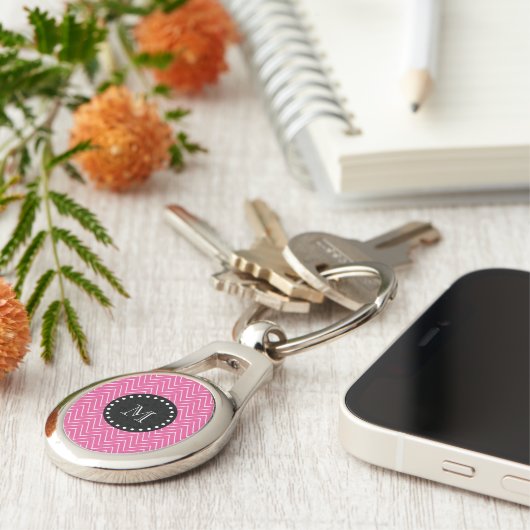 Hot Pink Chevron Pattern | Zwart monogram Sleutelhanger (Zijkant)