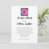 Hot Pink Chrysanthemum Floral Wedding Uitnodiging (Staand voorkant)