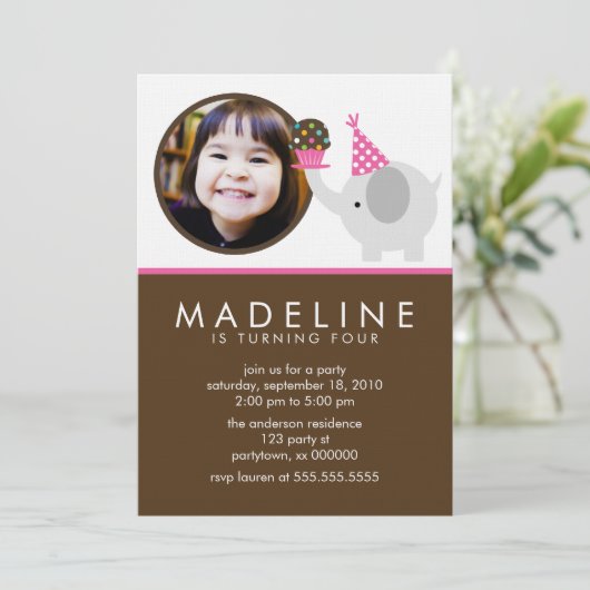 Hot Pink Elephant en Cupcake Foto van zaterdag Kaart (Staand voorkant)