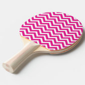Hot Pink en White Chevron Pattern Tafeltennisbatje (Voorkant Gekanteld)