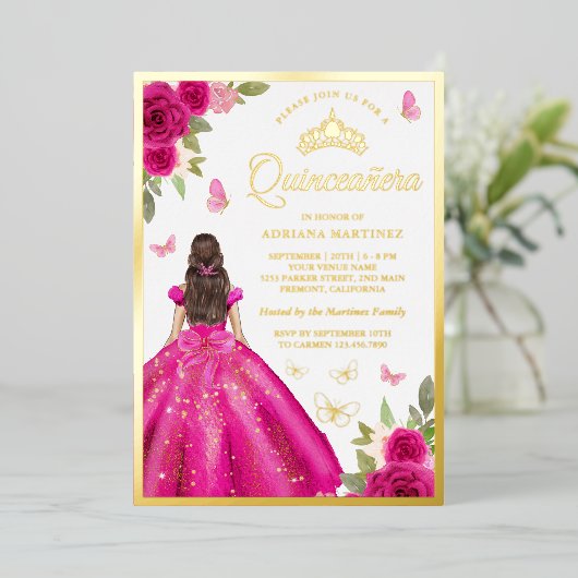 Hot Pink Floral Dress Butterfly Quinceanera Gold Folie Uitnodiging (Staand Voorkant)