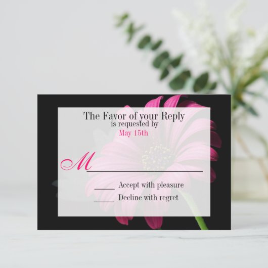 Hot Pink Fuchsia Gerber Daisy Flower Wedding RSVP Kaartje (Staand voorkant)