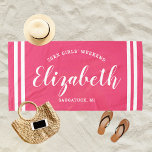 Hot-Pink Girls Weekend Persoonlijke naam Strandlaken<br><div class="desc">Een speciaal ontwerp voor een vakantieganter voor meisjes in het weekend is voorzien van een aangepaste voornaam in een modern script dat is opgesteld door kustlijnen,  met aangepaste tekst voor deze gelegenheid. De kleur van de hete roze achtergrondkleur kan worden gewijzigd. Ga naar onze winkel voor andere kleurenopties.</div>