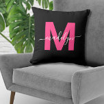 Hot Pink Girly Initiaal Naam Monogram Kussen<br><div class="desc">Gepersonaliseerde Magenta Roze Initiaal Naam Monogram Sierkussen. Dit stijlvolle monogram kussen combineert een moderne minimalistische look met een verfijnde, trendy flair, waardoor het een veelzijdig accent is voor elke kamer. Het beschikt over een gedurfd hot pink magenta-initiaal tegen een strakke zwarte achtergrond, met een elegante witte scriptnaam aan de overkant...</div>