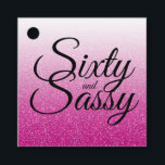 Hot Pink Glitter Ombre 60 en Sassy 60th Birthday Bedankjes Labels<br><div class="desc">Vier het draaien 60 in stijl met dit moderne 60ste verjaardagsontwerp op een hete roze glitter ombre achtergrond, deze chique 60ste verjaardagsgunsttags zijn perfect voor het creëren van een fantastische 60ste verjaardag. De woorden zestig en sassy zijn ingesteld met behulp van modern script. Als u hulp of bijpassende producten nodig...</div>