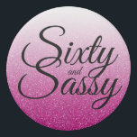 Hot Pink Glitter Ombre 60 en Sassy 60th Birthday Gum<br><div class="desc">Deze leuke 60ste verjaardagslaser is perfect voor het maken van een geweldige viering op 60ste verjaardag op een roze, roze achtergrond. De woorden zestig en assy worden geplaatst gebruikend modern manuscript. Neem contact met ons op via onze winkel als je hulp of overeenkomende producten nodig hebt. Wij helpen u graag...</div>
