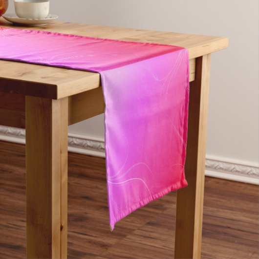 Hot pink korte tafelloper (Voorbeeld)