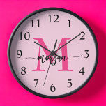 Hot Pink Modern Script Girly Monogram Naam<br><div class="desc">Maak een gedurfde uitspraak in uw ruimte met onze Hot Pink Modern Script Girly Monogram Naam Grote Klok! Deze klok heeft een levendig roze ontwerp en is gepersonaliseerd met jouw naam in een stijlvol, modern script. Het geeft elke kamer een stijlvol en persoonlijk tintje. Perfect voor kamers, kantoren of woonruimtes,...</div>