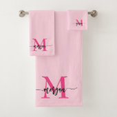 Hot Pink Modern Script Girly Monogram Naam Bad Handdoek (Insitu)