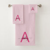 Hot Pink Modern Script Girly Monogram Naam Bad Handdoek (Insitu)