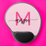 Hot Pink Modern Script Girly Monogram Naam Gel Muismat<br><div class="desc">Voeg een pop kleur toe aan uw werkruimte met onze Hot Pink Modern Script Girly Monogram Naam Muismat! Deze muismat heeft een levendig roze ontwerp en is gepersonaliseerd met jouw naam in een chique, eigentijds script en combineert stijl met praktische bruikbaarheid. Het gladde oppervlak zorgt voor nauwkeurige muisbewegingen, terwijl de...</div>