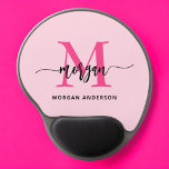 Hot Pink Modern Script Girly Monogram Naam Gel Muismat<br><div class="desc">Voeg een pop kleur toe aan uw werkruimte met onze Hot Pink Modern Script Girly Monogram Naam Muismat! Deze muismat heeft een levendig roze ontwerp en is gepersonaliseerd met jouw naam in een chique, eigentijds script en combineert stijl met praktische bruikbaarheid. Het gladde oppervlak zorgt voor nauwkeurige muisbewegingen, terwijl de...</div>