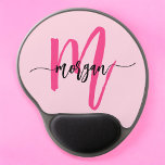 Hot Pink Modern Script Girly Monogram Naam Gel Muismat<br><div class="desc">Voeg een pop kleur toe aan uw werkruimte met onze Hot Pink Modern Script Girly Monogram Naam Muismat! Deze muismat heeft een levendig roze ontwerp en is gepersonaliseerd met jouw naam in een chique, eigentijds script en combineert stijl met praktische bruikbaarheid. Het gladde oppervlak zorgt voor nauwkeurige muisbewegingen, terwijl de...</div>