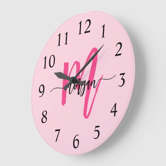Hot Pink Modern Script Girly Monogram Naam Grote Klok (Hoek)
