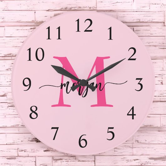 Hot Pink Modern Script Girly Monogram Naam Grote Klok