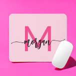 Hot Pink Modern Script Girly Monogram Naam Muismat<br><div class="desc">Voeg een pop kleur toe aan uw werkruimte met onze Hot Pink Modern Script Girly Monogram Naam Muismat! Deze muismat heeft een levendig roze ontwerp en is gepersonaliseerd met jouw naam in een chique, eigentijds script en combineert stijl met praktische bruikbaarheid. Het gladde oppervlak zorgt voor nauwkeurige muisbewegingen, terwijl de...</div>