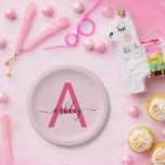 Hot Pink Modern Script Girly Monogram Naam Papieren Bordje<br><div class="desc">Verhoog uw evenement met deze geavanceerde en stijlvolle papieren borden met een gedurfd monogram-ontwerp. De combinatie van een heet roze initiaal met het gepersonaliseerde script van jouw naam creëer is een moderne maar tijdloze esthetiek die elegantie perfect in evenwicht brengt met flair. Ideaal voor feesten die zowel gemak als schoonheid...</div>