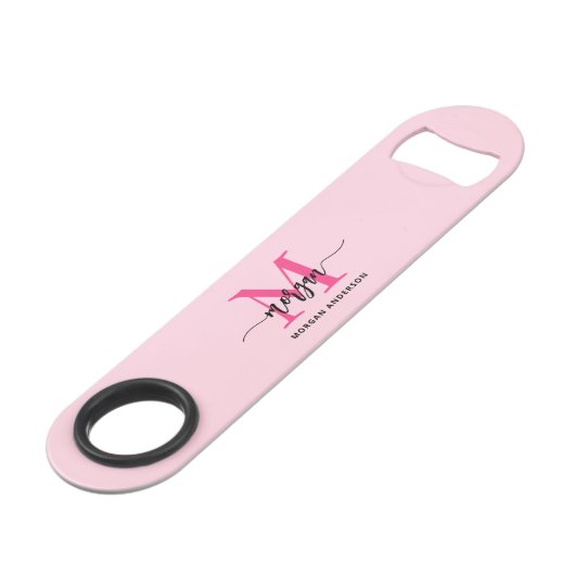 Hot Pink Modern Script Girly Monogram Naam Speed Flessenopener (Voorkant Gekanteld)