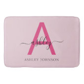 Hot Pink Monogram Dorm Room voor meisjes Badmat (Voorkant)