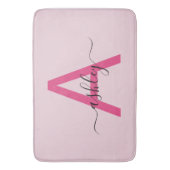 Hot Pink Monogram Dorm Room voor meisjes Badmat (Voorkant Verticaal)