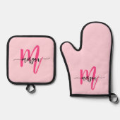 Hot Pink Monogram Meisje Keukenscript Ovenwant & Pannenlap Set (Voorkant)