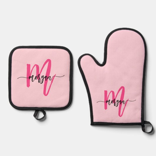 Hot Pink Monogram Meisje Keukenscript Ovenwant & Pannenlap Set (Voorkant)