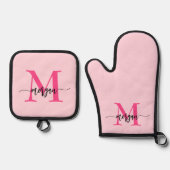 Hot Pink Monogram Meisje Keukenscript Ovenwant & Pannenlap Set (Voorkant)