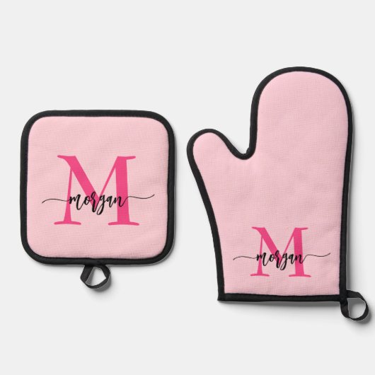 Hot Pink Monogram Meisje Keukenscript Ovenwant & Pannenlap Set (Voorkant)