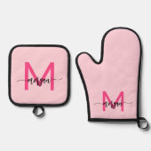 Hot Pink Monogram Meisje Keukenscript Ovenwant & Pannenlap Set (Voorkant)