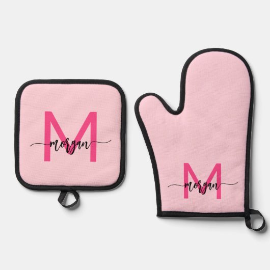 Hot Pink Monogram Meisje Keukenscript Ovenwant & Pannenlap Set (Voorkant)
