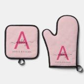 Hot Pink Monogram Meisje Keukenscript Ovenwant & Pannenlap Set (Voorkant)
