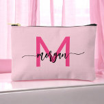 Hot Pink Monogram Naam Meisje Script Etui<br><div class="desc">Organiseer uw benodigdheden in stijl met onze Hot Pink Monogram Name Girl's Script Accessoirezak! Deze tas is voorzien van een opvallend roze ontwerp en is gepersonaliseerd met jouw naam in een elegant lettertype voor een chique, aangepaste toets. Ideaal voor het bewaren van cosmetica, briefpapier of kleine accessoires, het combineert praktische...</div>