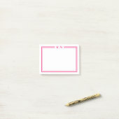 Hot Pink Monogram Post-it® Notes (Op bureau)
