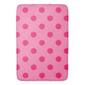 Hot Pink op Pink Polka Dots Patroonontwerp Badmat (Voorkant Verticaal)