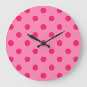 Hot Pink op Pink Polka Dots Patroonontwerp Grote Klok (Voorkant)