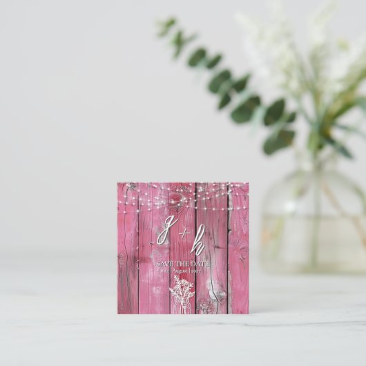 Hot Pink Rustic Wood String Lights Save the Dates Informatiekaartje (Staand voorkant)