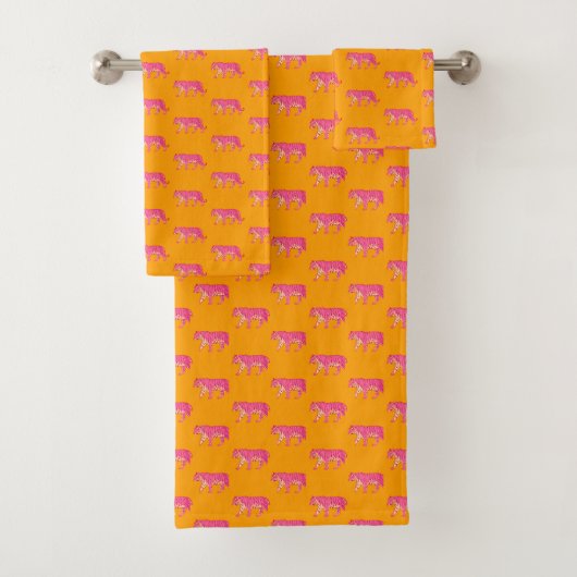 Hot Pink Tiger op vet Sinaasappel Boho Pattern Bad Handdoek (Insitu)