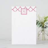 Hot Pink White Quatrefoil | Uw monogram Briefpapier (Staand voorkant)