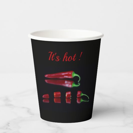 Hot-red chili-peper met aanpasbare tekst papieren bekers (Voorkant)